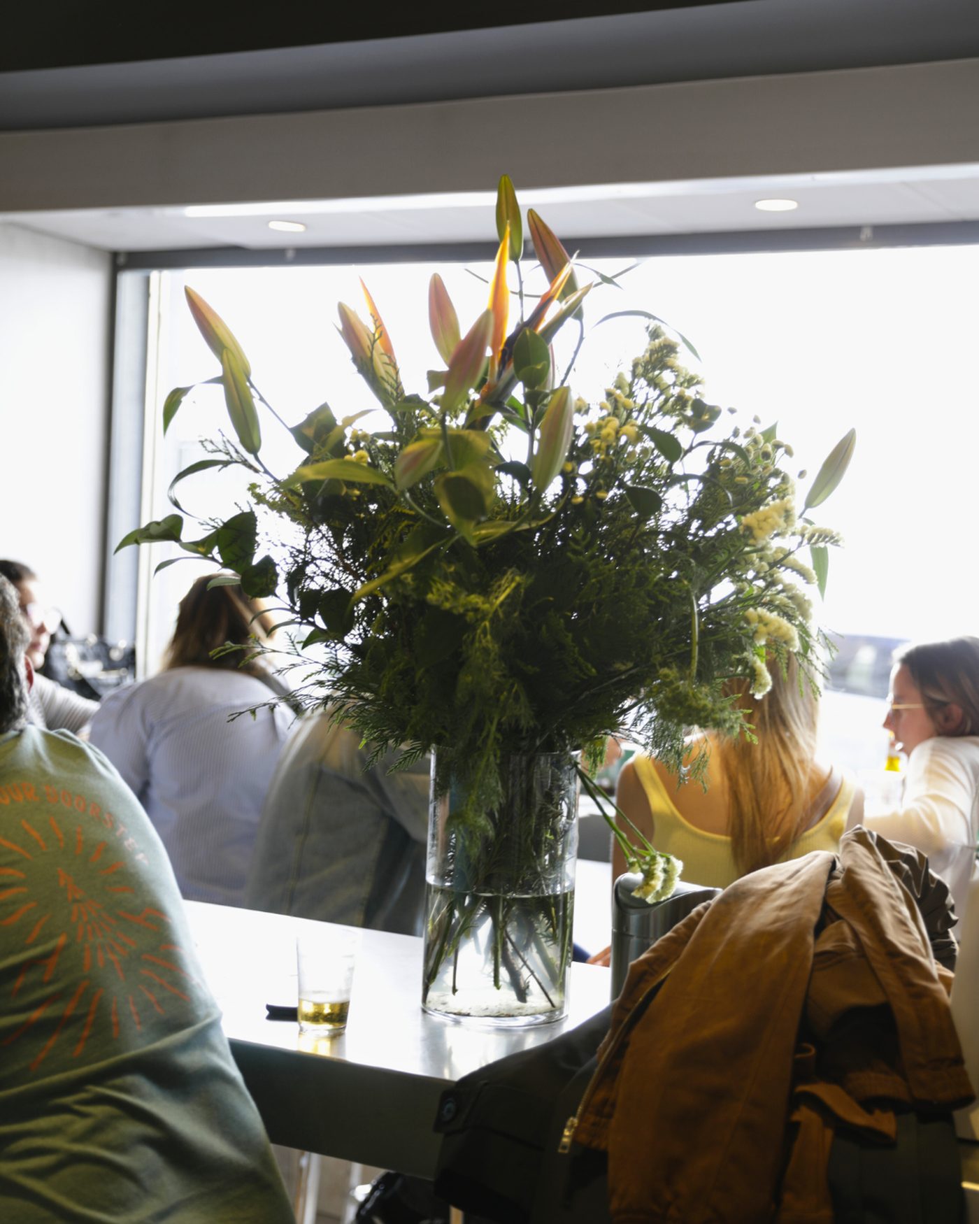Los Torreznos López de Hoyos — terraza con flores